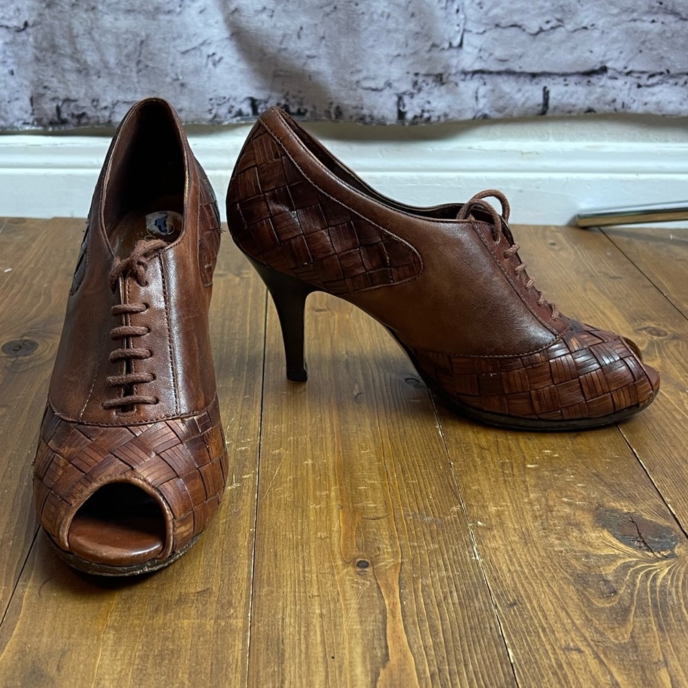Cole Haan size 6.5B brown leather peep toe heels